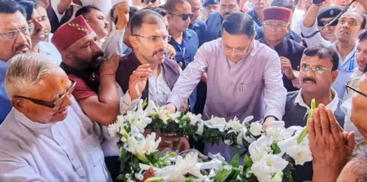 पूर्व कैबिनेट मंत्री हीरा सिंह बिष्ट को मुख्यमंत्री धामी की श्रद्धांजलि, शोक संतप्त परिजनों को बंधाया ढांढस