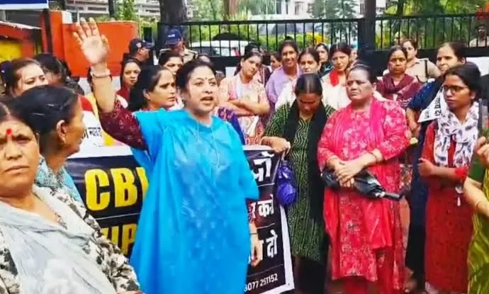 अंकिता भंडारी को न्याय दिलाने की मांग तेज, सीबीआई कार्यालय पर प्रदर्शनकारियों ने की प्रतीकात्मक तालाबंदी