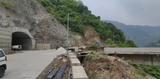 चारधाम यात्रा को मिलेगी नई रफ्तार: रुद्रप्रयाग में 900 मीटर सुरंग तैयार, पुल निर्माण अंतिम चरण में