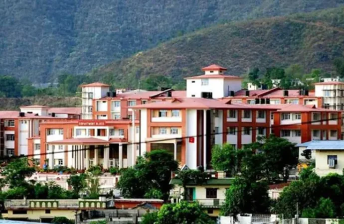 150 एमबीबीएस सीटों के लिए श्रीनगर मेडिकल कॉलेज में तैयारियां पूरी, छात्रों को मिलेंगी बेहतर सुविधाएं