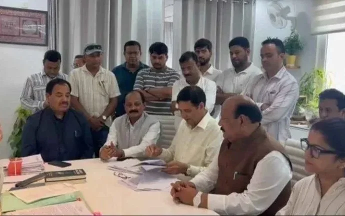एसआईआर प्रक्रिया पर कांग्रेस के सवाल, मुख्य निर्वाचन अधिकारी को सौंपा ज्ञापन
