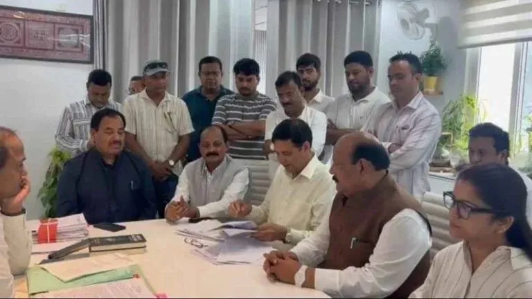एसआईआर प्रक्रिया पर कांग्रेस के सवाल, मुख्य निर्वाचन अधिकारी को सौंपा ज्ञापन