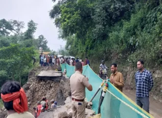 मसूरी-देहरादून मार्ग पर फिर भूस्खलन, यातायात ठप
