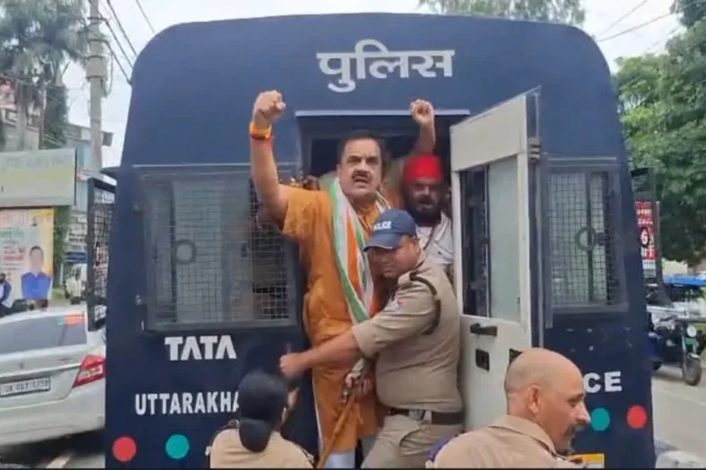 रुद्रपुर जिला अस्पताल में विशेषज्ञ डॉक्टरों की कमी का मुद्दा गरमाया, पूर्व विधायक ठुकराल समर्थकों समेत हिरासत में