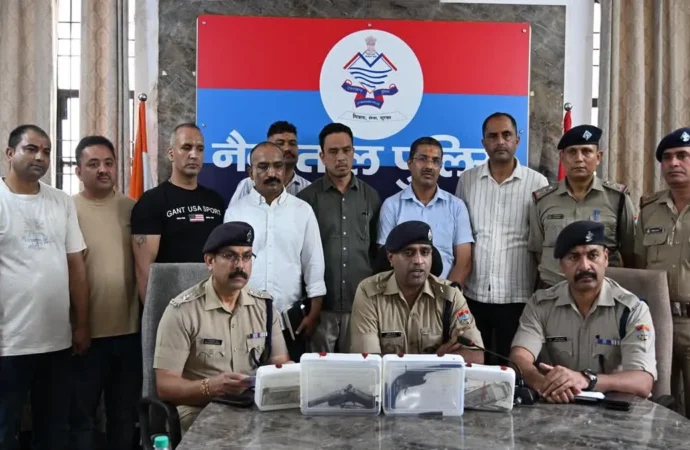 हल्द्वानी। गोरापड़ाव डकैती कांड: पुलिस ने दो और आरोपियों को दबोचा, तमंचे-कारतूस समेत 1.40 लाख की नकदी बरामद