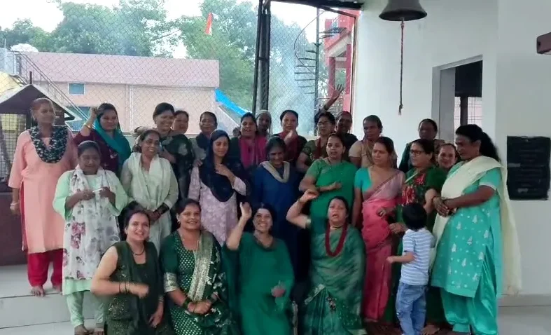 नशे के खिलाफ थानी गांव की महिलाओं ने संभाली कमान, शाम से आधी रात तक लाठी-डंडों से पहरा