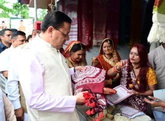 राष्ट्रीय हथकरघा दिवस पर मुख्यमंत्री धामी ने उत्कृष्ट बुनकरों और हस्तशिल्प कारीगरों को किया सम्मानित
