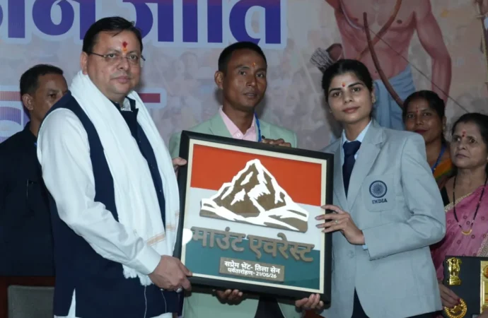 थारू समाज से सीधे संवाद में मुख्यमंत्री धामी, विकास और जनकल्याण पर दिया जोर