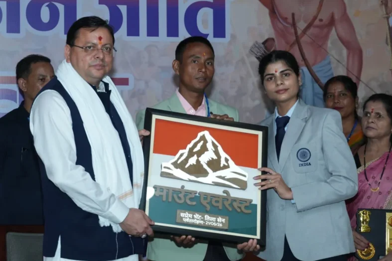 थारू समाज से सीधे संवाद में मुख्यमंत्री धामी, विकास और जनकल्याण पर दिया जोर