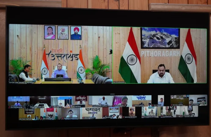 सीएम धामी का बड़ा निर्देश: 15 अक्टूबर तक हर हाल में गड्ढामुक्त हों प्रदेश की सभी सड़कें