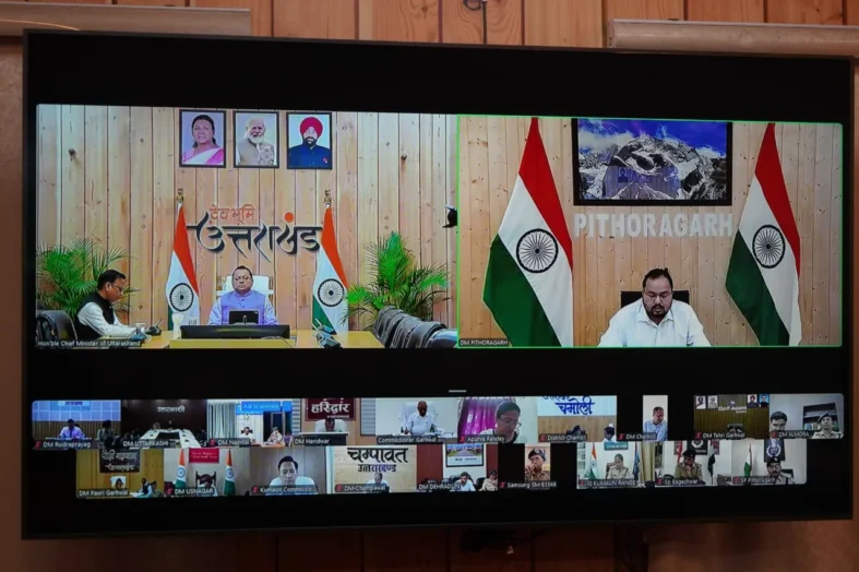 सीएम धामी का बड़ा निर्देश: 15 अक्टूबर तक हर हाल में गड्ढामुक्त हों प्रदेश की सभी सड़कें