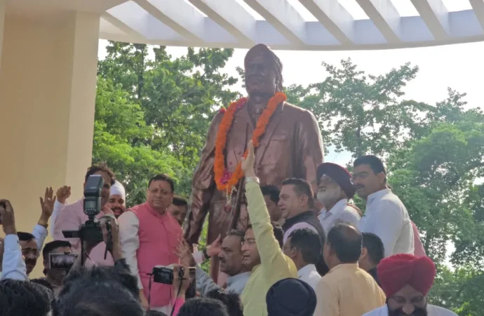 गदरपुर में मुख्यमंत्री धामी ने किया शहीद ऊधम सिंह की प्रतिमा का अनावरण, विकास कार्यों का शुभारंभ
