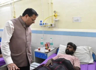 घायल श्रमिकों से मिले मुख्यमंत्री, जिला अस्पताल में जाना कुशलक्षेम