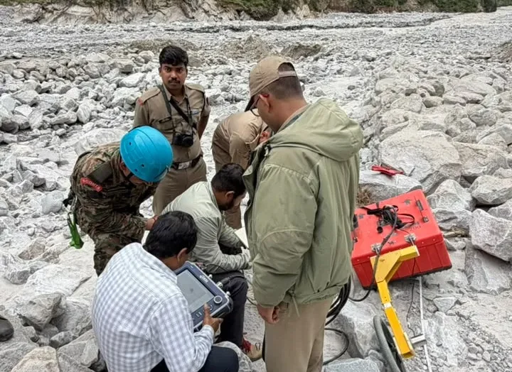 अत्याधुनिक रडार से तमक नाले में संभावित स्थानों की हो रही गहन जांच