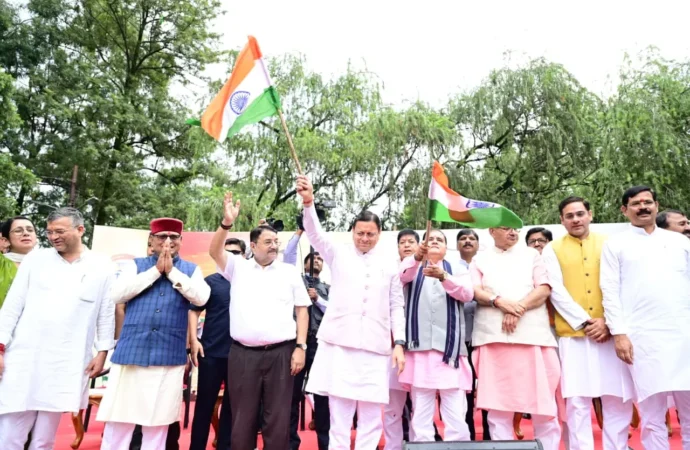 हर घर तिरंगा यात्रा में सीएम धामी का आह्वान, स्वतंत्रता दिवस पर हर घर फहराएं तिरंगा