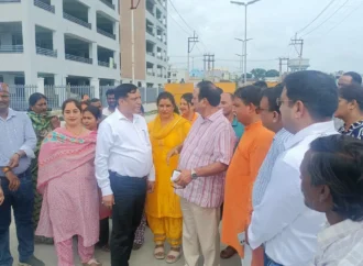 आढ़त बाजार के विकास कार्यों का विधायक विनोद चमोली और एमडीडीए उपाध्यक्ष बंशीधर तिवारी ने किया स्थलीय निरीक्षण