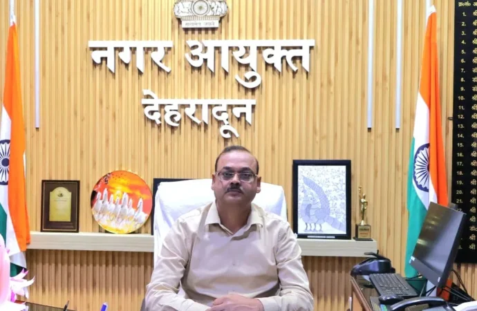 नगर आयुक्त ने विशेष सफाई अभियान और सड़क मरम्मत के दिए निर्देश