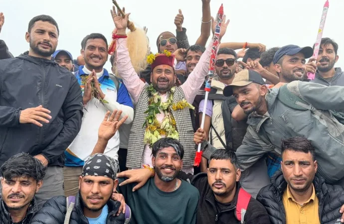 धूमधाम से मनाया गया स्याबा जौराई बुग्याल पर्यटन मेला-विधायक सुरेश चौहान व जिलाध्यक्ष नागेन्द्र चौहान रहे मौजूद।