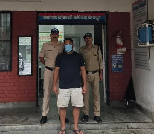 ऋषिकेश पुलिस की बड़ी कार्रवाई: ‘किंग ऑफ उत्तराखंड’ गैंग का 25 हजार का इनामी गिरफ्तार, नेपाल भागने की फिराक में था