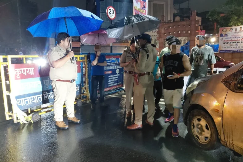 ऑपरेशन नाइट स्ट्राइक: भारी बारिश के बीच दून पुलिस का बड़ा चेकिंग अभियान, 700 से अधिक लोगों से पूछताछ