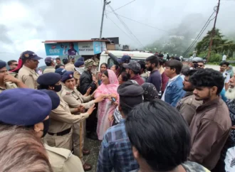 मसूरी में अतिक्रमण हटाने की कार्रवाई पर बवाल, धार्मिक ढांचा हटने के बाद हाईवे जाम, प्रशासन बोला- पालिका भूमि पर था कब्जा