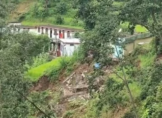 रुद्रप्रयाग में बारिश का कहर: भूस्खलन से दहशत, 10 परिवारों ने छोड़े घर