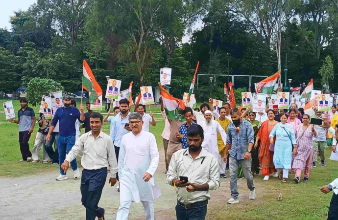 खड़गे के कथित अपमान के विरोध में कांग्रेस का सीएम आवास कूच, हाथीबड़कला में पुलिस ने रोका