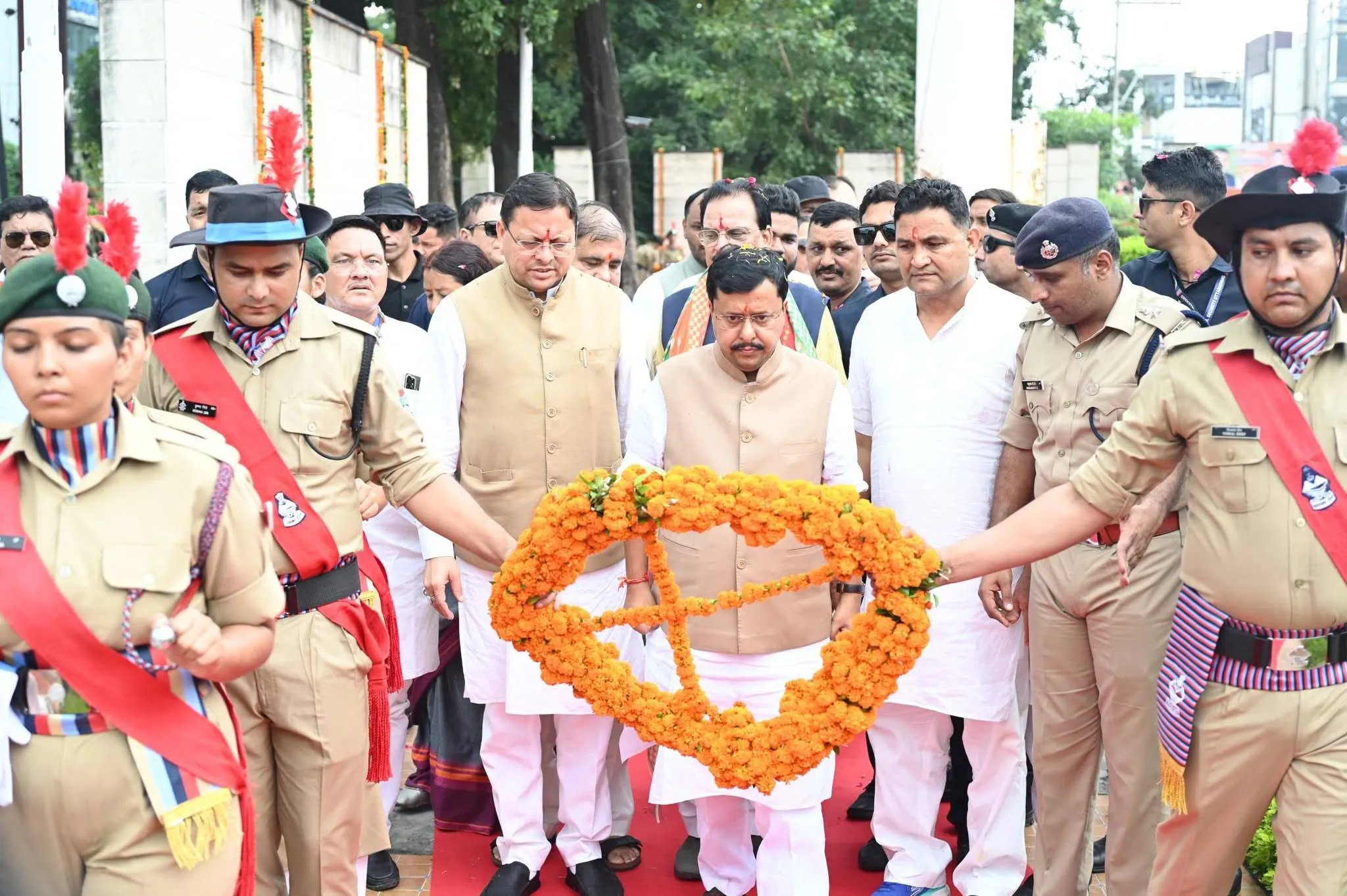 हल्द्वानी में शहीदों को श्रद्धांजलि, पूर्व सैनिकों से संवाद; सैनिक परिवारों के सम्मान को बताया सरकार की प्राथमिकता
