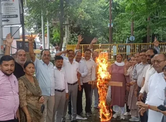 नितिन नवीन की कथित टिप्पणी के विरोध में कांग्रेस का प्रदर्शन, पुतला फूंका
