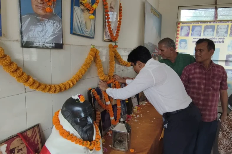 नगर निगम ऋषिकेश में मसूरी गोलीकांड के अमर शहीदों को दी गई भावभीनी श्रद्धांजलि
