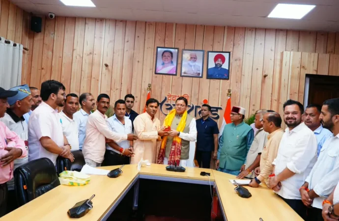 सीएम के आश्वासन के बाद 17 दिनों से चल रहा बनचौरा का धरना समाप्त