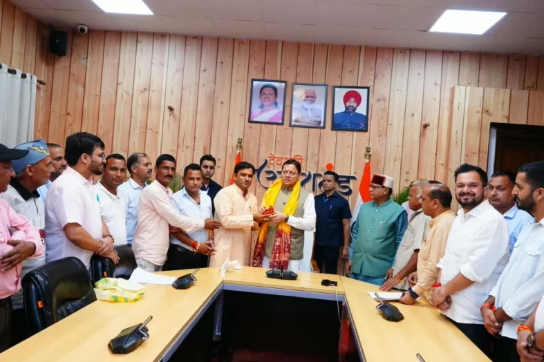 सीएम के आश्वासन के बाद 17 दिनों से चल रहा बनचौरा का धरना समाप्त