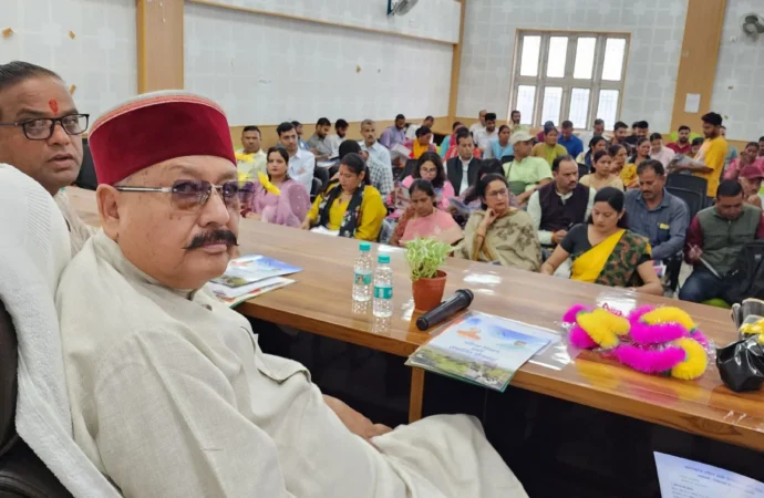 महाराज ने मौके पर ही किया जन समस्याओं का निस्तारण श्रम विभाग द्वारा आयोजित श्रमिक पंजीकरण एवं नवीनीकरण शिविर में किया प्रतिभाग