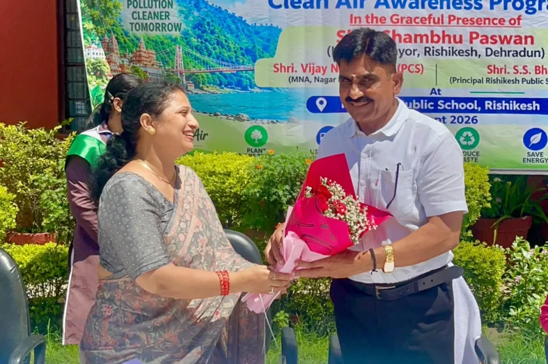 प्रदूषण के खिलाफ ऋषिकेश के छात्रों की हुंकार, महापौर ने दिलाई ‘स्वच्छ हवा’ की शपथ