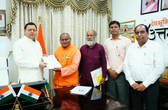 स्वतंत्रता सेनानी उत्तराधिकारी परिवार समिति के प्रतिनिधिमंडल ने मुख्यमंत्री श्री पुष्कर सिंह धामी से की भेंट