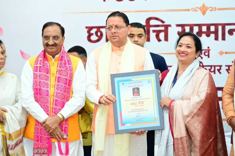 मुख्यमंत्री ने ‘ज्ञान गंगा सम्मान समारोह’ में शिक्षकों को किया सम्मानित, मेधावी विद्यार्थियों को प्रदान की छात्रवृत्ति