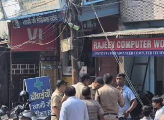 दादी के घर में जाते ही मासूम को गोद में उठाकर ले गया युवक ईदगाह रोड पर दिनदहाड़े अपहरण से मचा हड़कंप ज्वालापुर पुलिस ने शुरू की तलाश