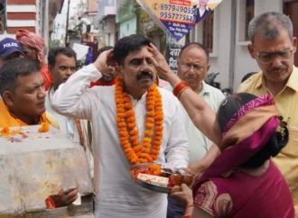 महापौर श्री शम्भू पासवान जी ने नेहरू ग्राम, वार्ड संख्या 39 में सड़क निर्माण कार्य का किया उद्घाटन।