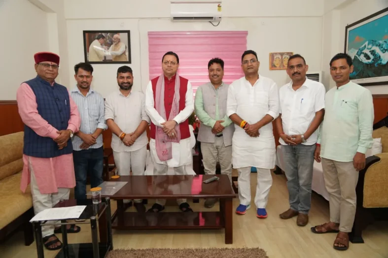 CM धामी से मिले सहकारी बैंकों के नवनिर्वाचित अध्यक्ष, जनहित को दी प्राथमिकता