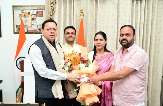 जिला सहकारी बैंक के नवनिर्वाचित पदाधिकारियों ने मुख्यमंत्री श्री पुष्कर सिंह धामी से की शिष्टाचार भेंट