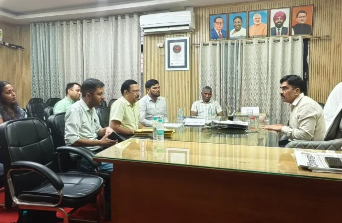 नगर निगम ऋषिकेश में विकास योजनाओं की समीक्षा बैठक आयोजित