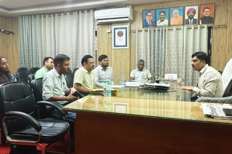 नगर निगम ऋषिकेश में विकास योजनाओं की समीक्षा बैठक आयोजित