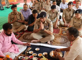 विश्वकर्मा जयंती पर एसएसपी देहरादून ने पुलिस लाइन में की पूजा-अर्चना, शस्त्रों और वाहनों का किया पूजन