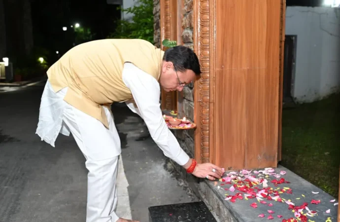 प्रधानमंत्री श्री नरेंद्र मोदी के जन्मदिवस पर मुख्यमंत्री धामी ने जलाया ‘आशीर्वाद का दीया’