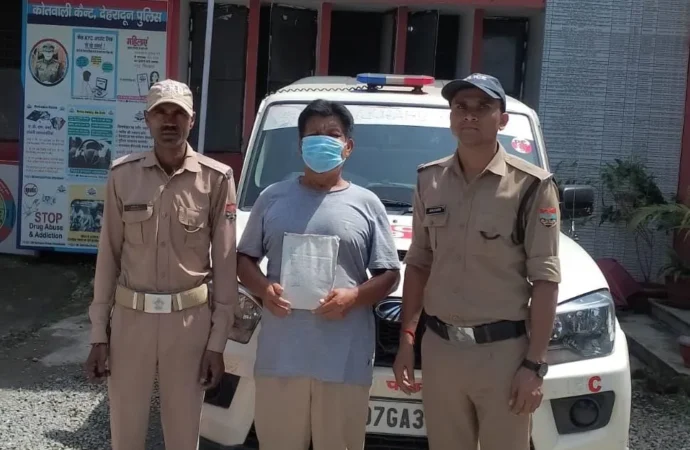 देहरादून: अवैध रूप से सट्टा खिलाने वाला 56 वर्षीय व्यक्ति गिरफ्तार, ₹4,230 की नकदी और सट्टा सामग्री बरामद