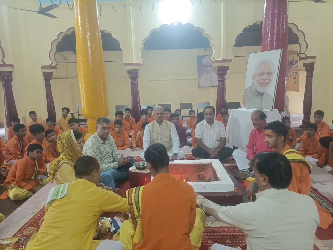 संस्कृत शिक्षा सचिव दीपक कुमार गैरोला ने यज्ञ के साथ किया ‘सेवा संकल्प अभियान’ का शुभारंभ