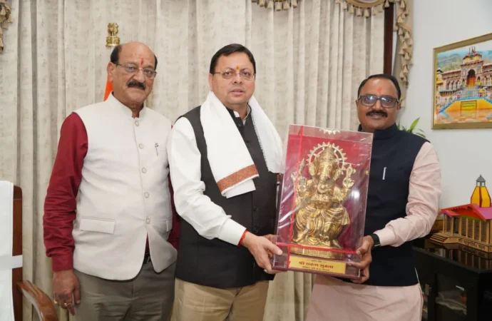 मुख्यमंत्री धामी से मध्य प्रदेश के कैबिनेट मंत्री राकेश शुक्ला ने की शिष्टाचार भेंट