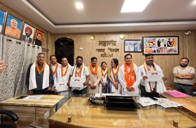 नगर निगम ऋषिकेश में नवनियुक्त नामित पार्षदों का शपथ ग्रहण समारोह संपन्न