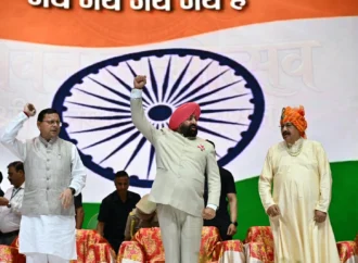 सीएम धामी शामिल हुए कैबिनेट मंत्री सतपाल महाराज के जन्मदिवस समारोह में