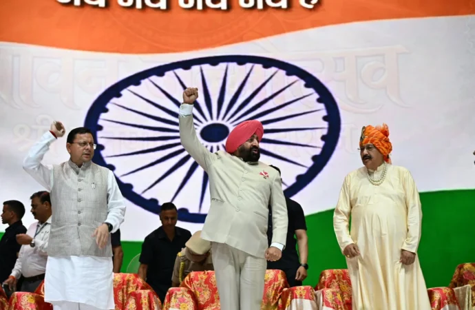 सीएम धामी शामिल हुए कैबिनेट मंत्री सतपाल महाराज के जन्मदिवस समारोह में